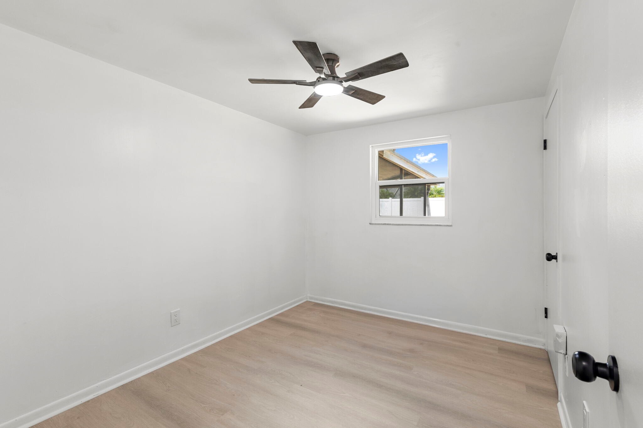 Building Photo - 516 Avocado Cir
