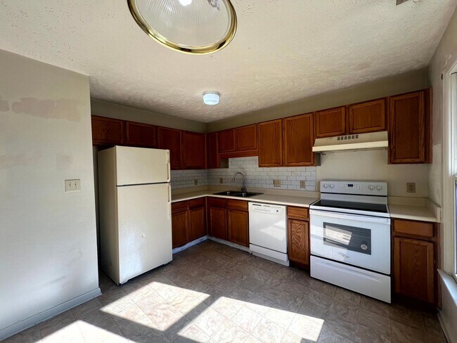 Building Photo - 2808 Rosemeade Dr