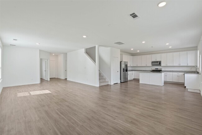 Building Photo - 229 Seven Pnes Dr