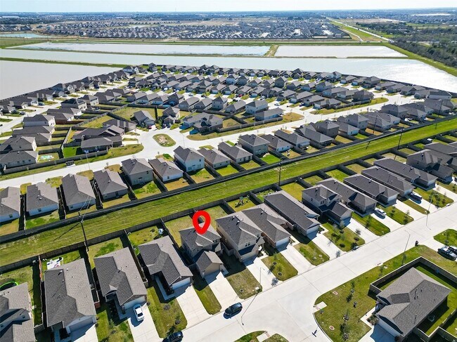 Building Photo - 7402 Clover Chase Dr