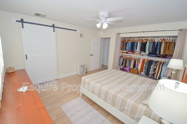 Building Photo - 279 Maple Rd