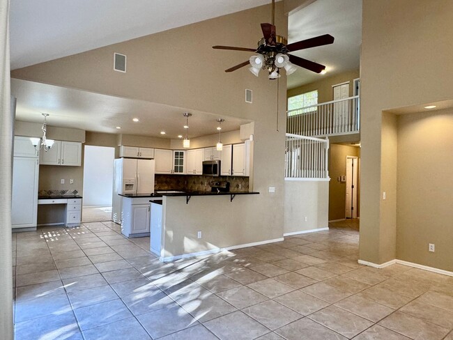 Building Photo - Spacious, Highlands Ranch Home Featuring 4...