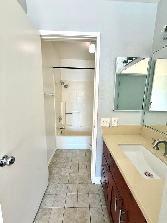 Building Photo - 2 Bedroom 2 bath Condo in Irvine