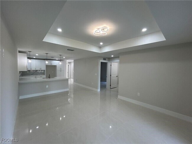 Building Photo - 405-407 Chalet Ave S