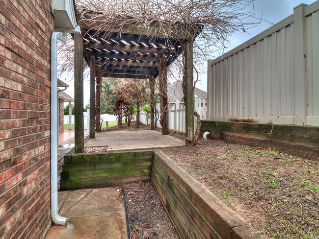 Building Photo - Fenwick Garden Village + Gated Community i...