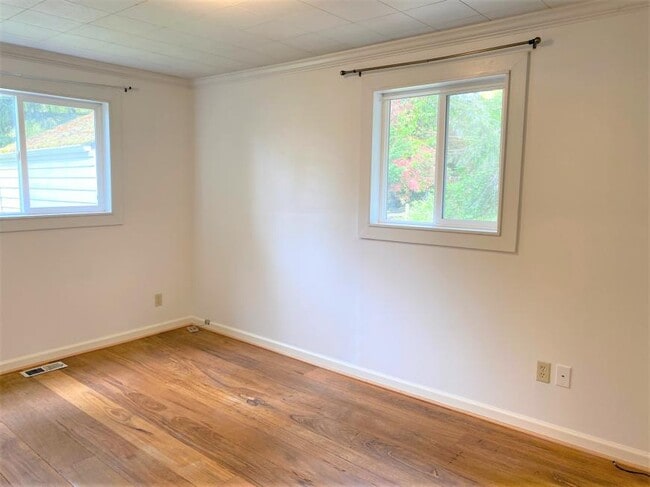 Building Photo - 5 bedroom in Seattle WA 98115