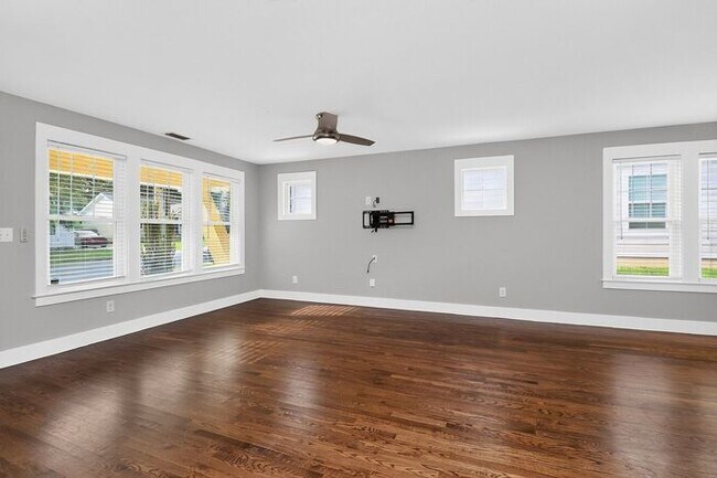 Building Photo - Charming 3BD/2BA Bungalow in Druid Hills!