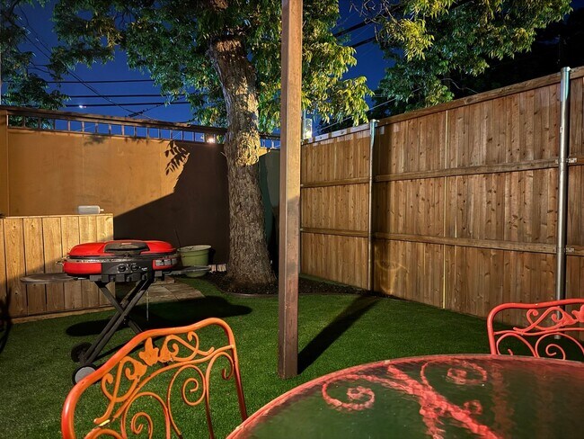Building Photo - *** Coming Soon *** Elegant 2BR/2B with Yard, Pool & Covered Parking