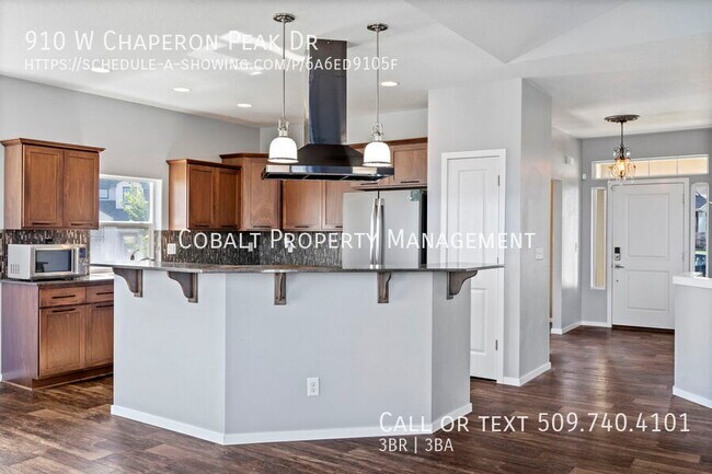 Building Photo - 910 W Chaperon Peak Dr