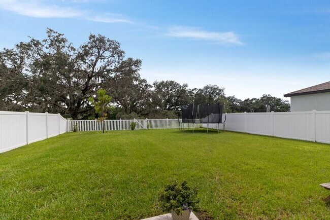 Building Photo - 4 Bed, 2.5 Bath Hidden Creek Home for Lease!