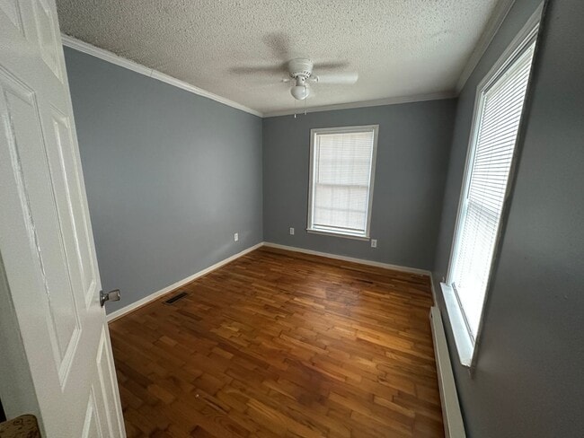 Building Photo - 3 bed 2 bed house in Henrico! Big yard, la...