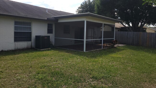 Building Photo - 135 Village Cir