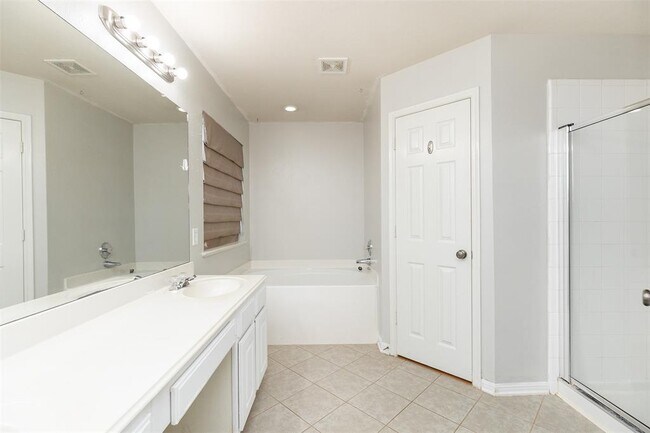 Building Photo - 11106 Wortham Gate Dr