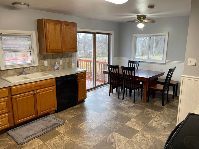 Building Photo - Fantastic Comstock Park 3 bed/2 ba Home fo...