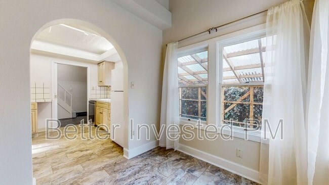 Building Photo - 210 Brown St