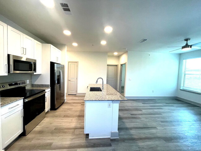 Building Photo - 8010 Blue Goose Rd