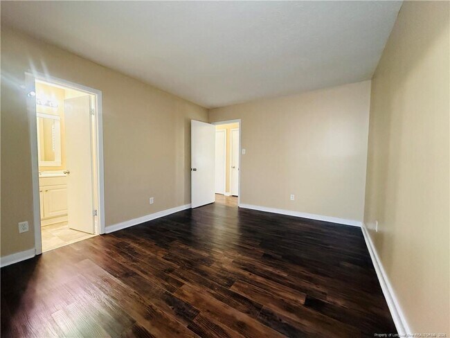 Building Photo - 824 Danish Dr