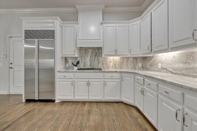 Building Photo - 6313 Glenbrook Ct
