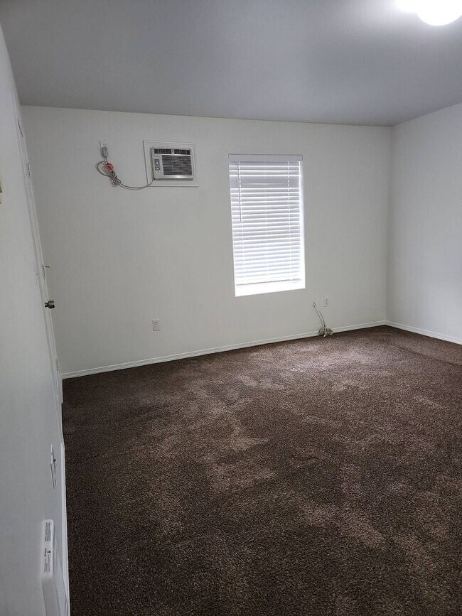 Building Photo - 215-217 K Street -Duplex