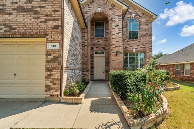 Building Photo - 513 Renee Dr