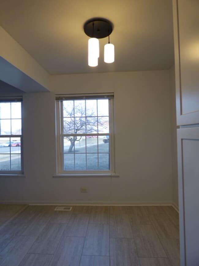 Building Photo - Beautiful 2 bd 1 1/2 ba as soon as July 1 ...