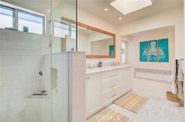 Building Photo - 333 3rd St