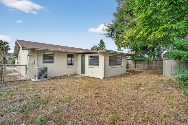 Building Photo - Beautiful 2 Bedroom, 2 Bathroom, 1 Car Garage home for rent.