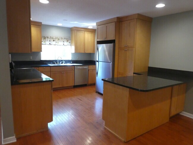 Building Photo - 1420 Dollar St