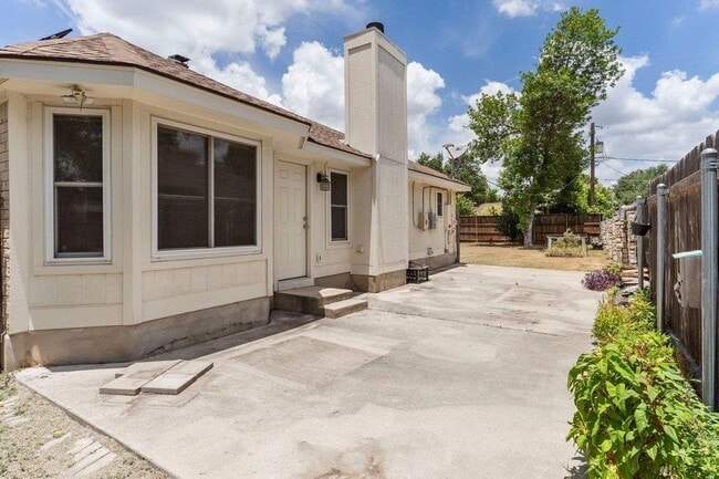 Building Photo - 13213 Villa Park Dr