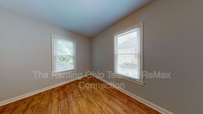 Building Photo - 137 Carhart St