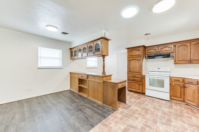 Building Photo - 5911 NW 30th St
