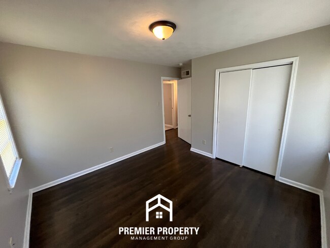 Building Photo - Spacious 4BR/2BA Home in Whitehaven | Hardwood Floors & 2-Car Garage