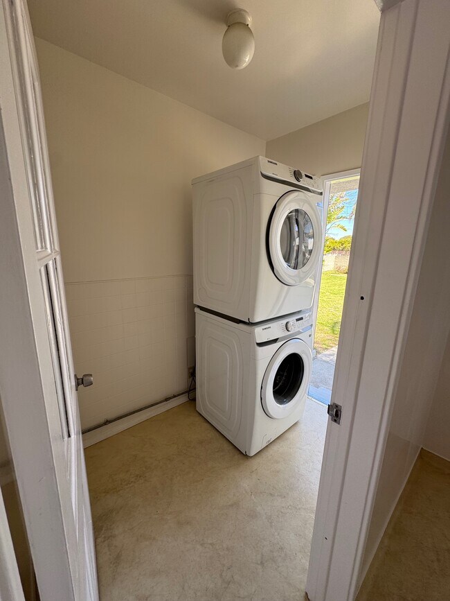Laundry Room - 2411 22nd St