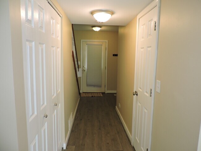 Building Photo - 1334 Gloucester Cir
