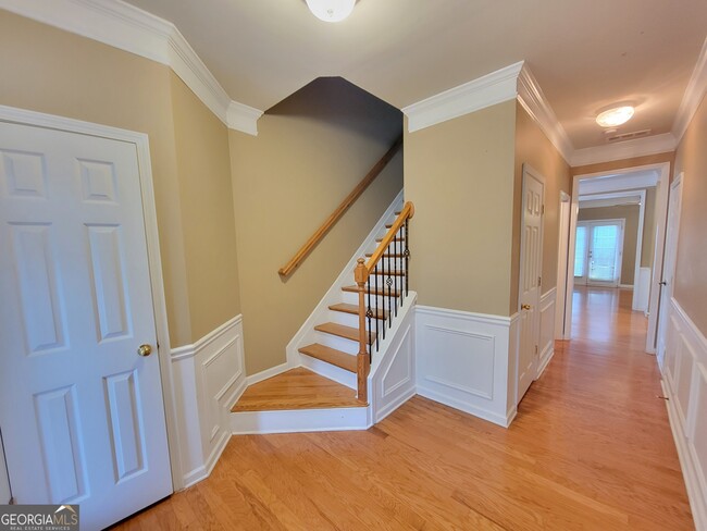 Building Photo - 6162 Deluna Way
