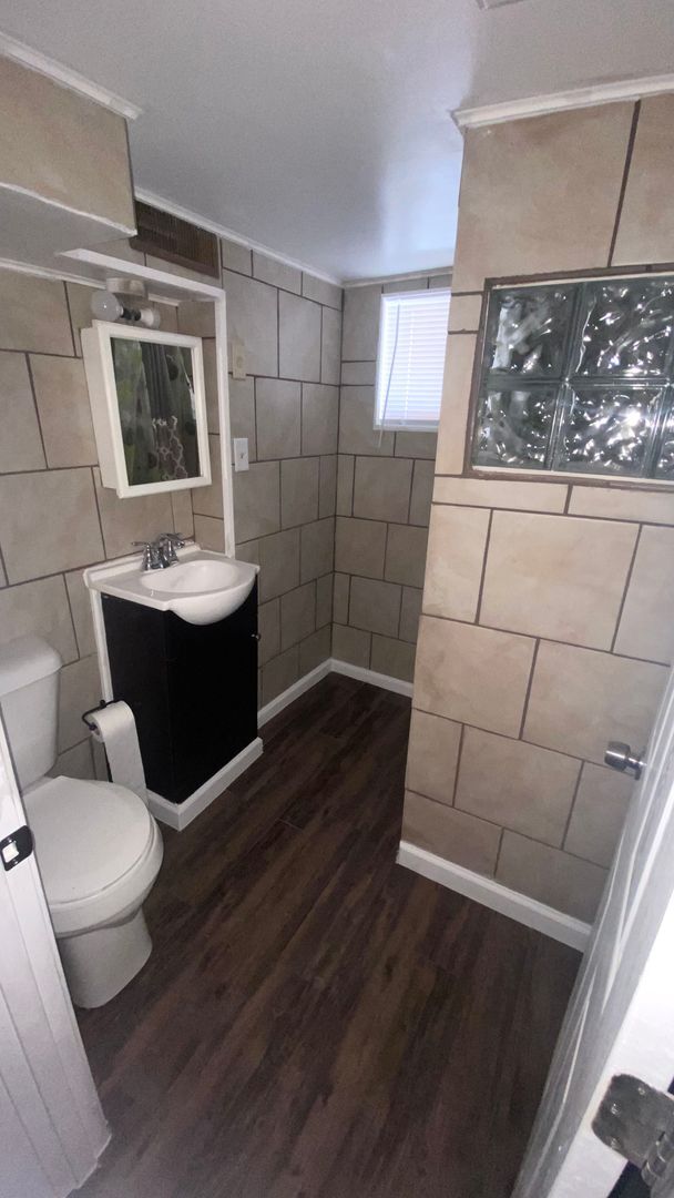 Building Photo - 3 Bedroom, 2 Bath Home in Peoria Heights! ...