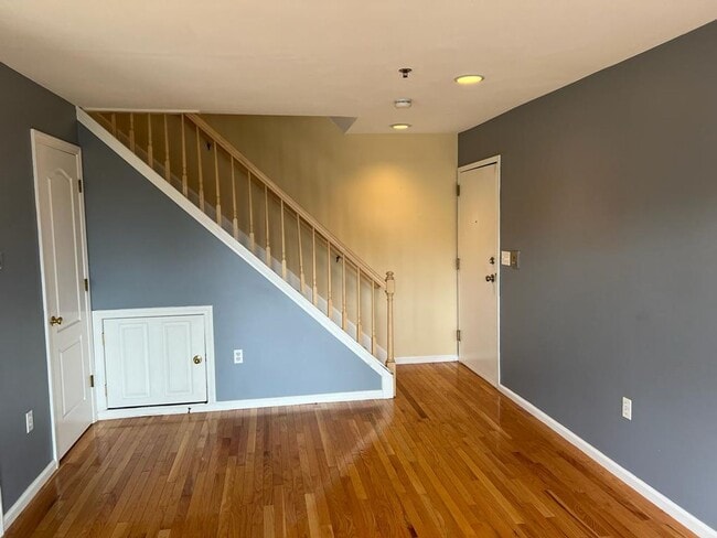 Building Photo - NOW AVAILABLE FOR RENTAL!!! A condominium-...