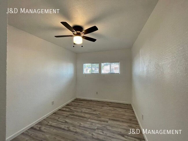 Building Photo - Gorgeous Duplex in City Heights!