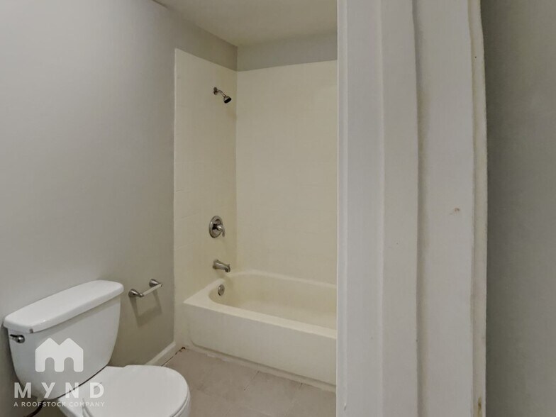 Building Photo - 829 Bonneville Terrace NW