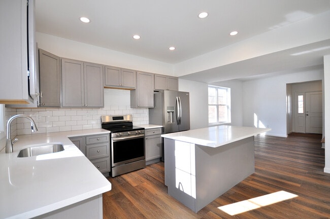 Building Photo - 309 Main St