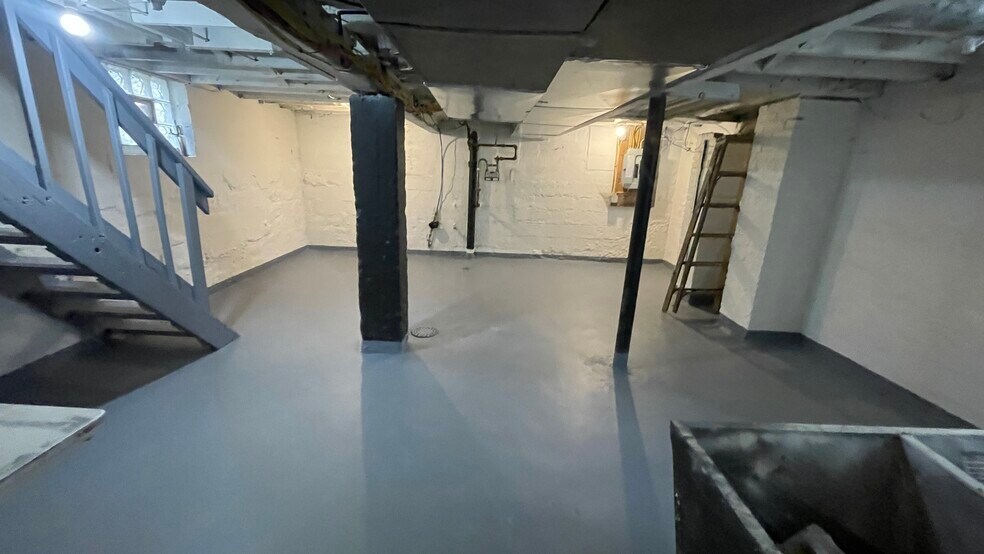 Building Photo - 2311 Grandview Ave