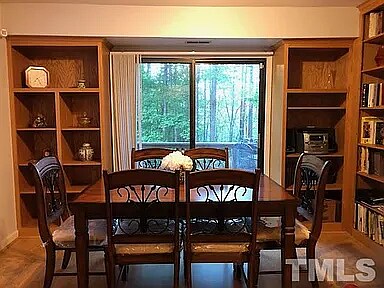 Building Photo - 203 Heidinger Dr