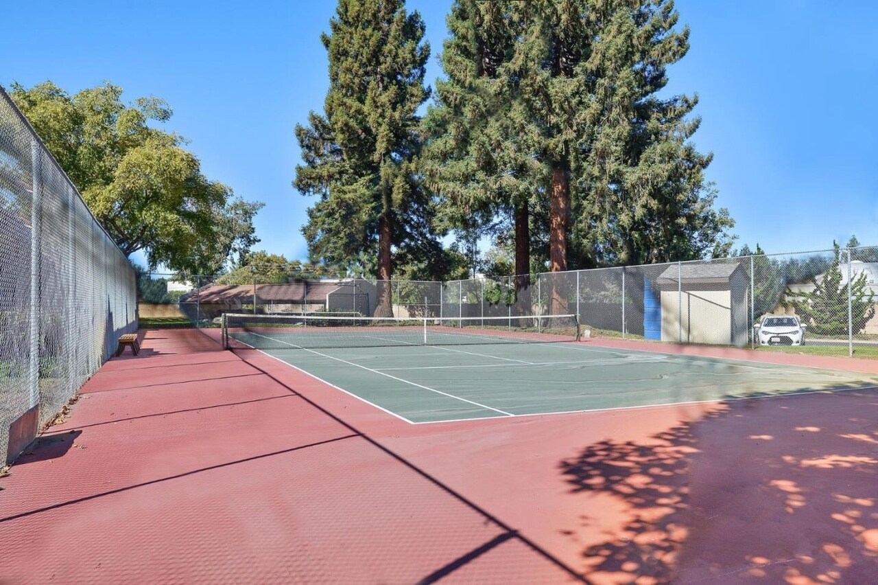Community Tennis - 1001 E Evelyn Ter