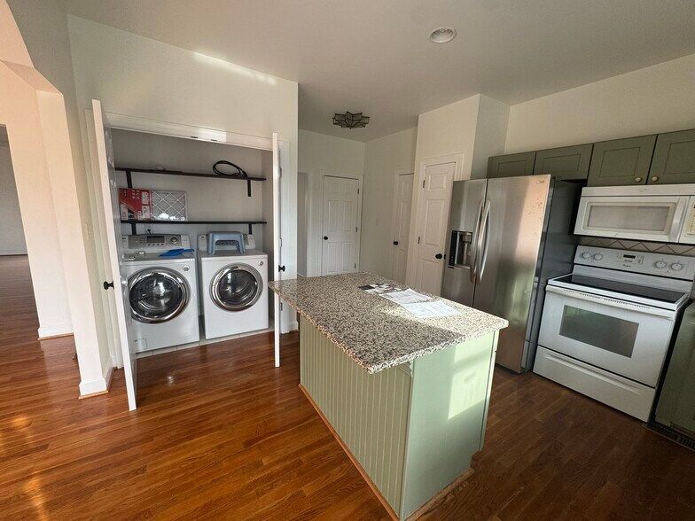 Building Photo - 1565 Bent River Cir