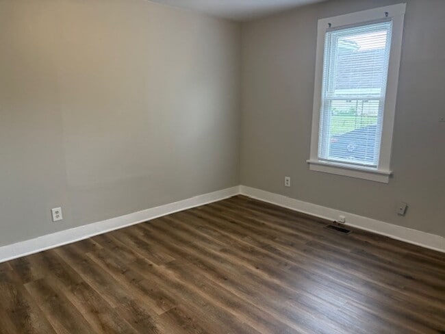 Building Photo - Murfreesboro 1250 SF, 3BR/1.5BA near downtown Murfreesboro