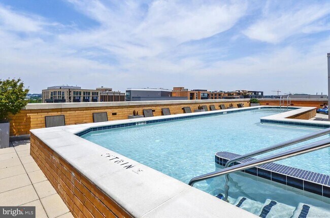 Building Photo - 475 K St NW