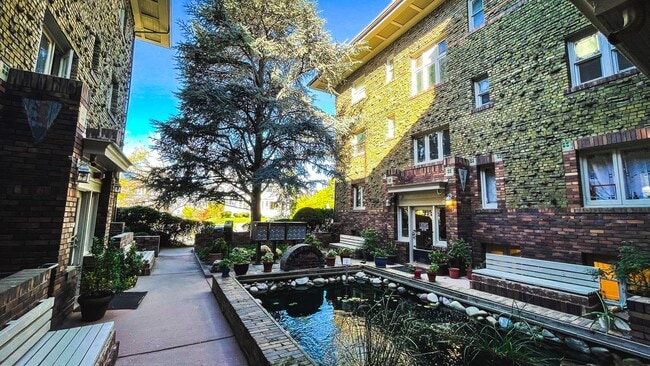 Building Photo - 1 Bedroom 1 bath Condo in Historic SLC building!