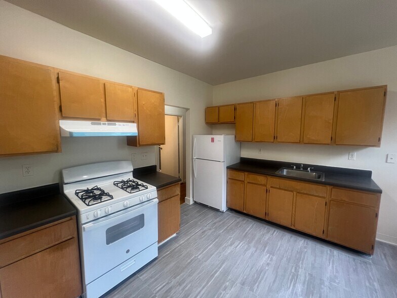 Building Photo - 9 Fabyan Pl