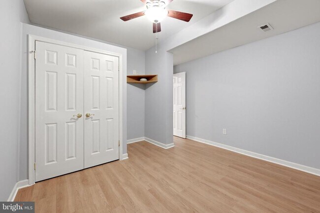 Building Photo - 43725 Red House Dr