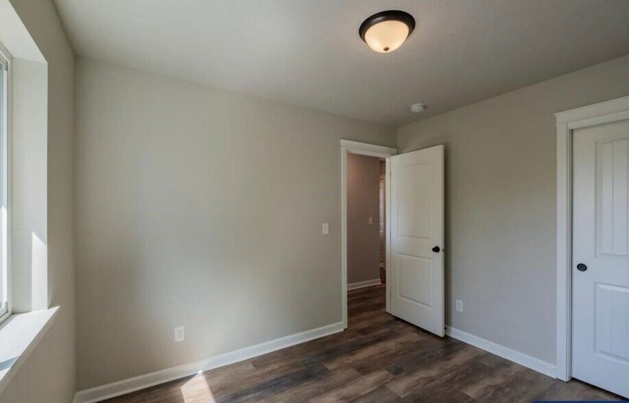 Building Photo - 4164 Sagecrest Dr NE